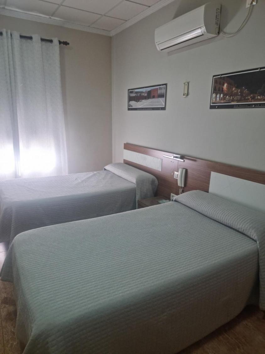 Hostal Restaurante El Paraiso Don Benito Ngoại thất bức ảnh