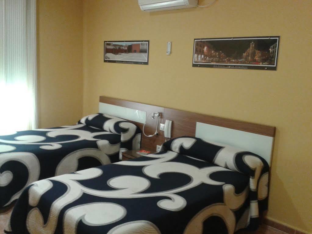 Hostal Restaurante El Paraiso Don Benito Ngoại thất bức ảnh